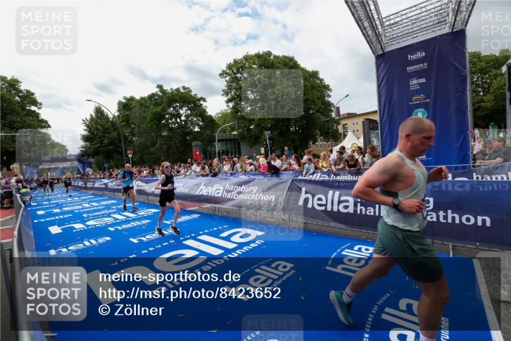 29.06.2025 - hella hamburg halbmarathon Zöllner http://msf.ph/oto/8423652 29.06.2025 10:33:16 Ziel 1910, 6473, 7723, 9047, 14167, 17175, 18455 meine-sportfotos.de