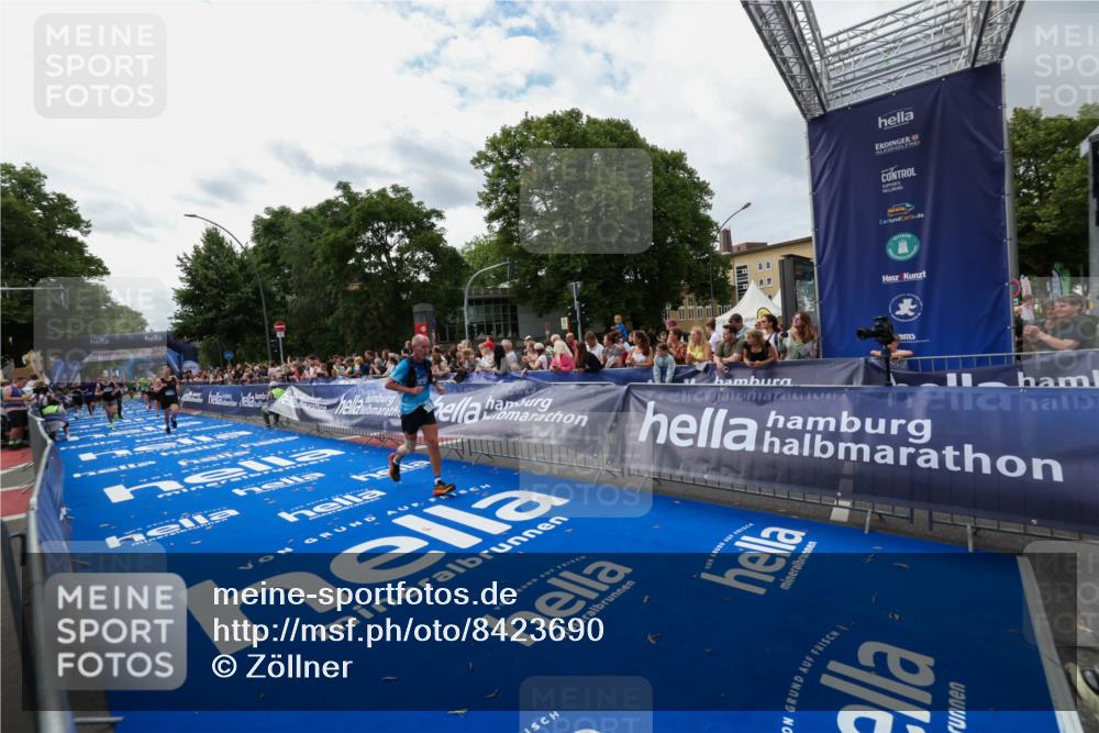 29.06.2025 - hella hamburg halbmarathon Zöllner http://msf.ph/oto/8423690 29.06.2025 10:33:18 Ziel 1910, 1959, 4679, 7723, 9047, 14167, 16881, 17175, 18455 meine-sportfotos.de