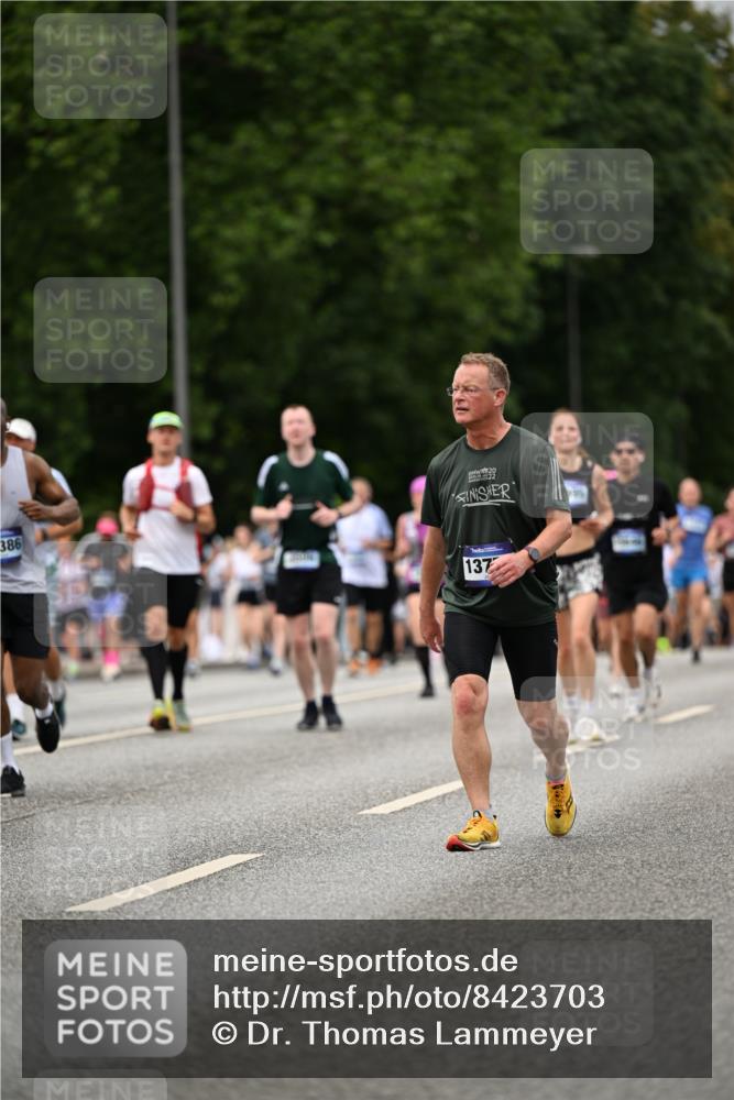 29.06.2025 - hella hamburg halbmarathon Dr. Thomas Lammeyer http://msf.ph/oto/8423703 29.06.2025 10:49:03 Kennedybrücke 1273, 1685, 1713, 2186, 2692, 3238, 3506, 3596, 4215, 5730, 5731, 6002, 6036, 6895, 6922, 7541, 7610, 7818, 8763, 10223, 10303, 10304, 10707 meine-sportfotos.de