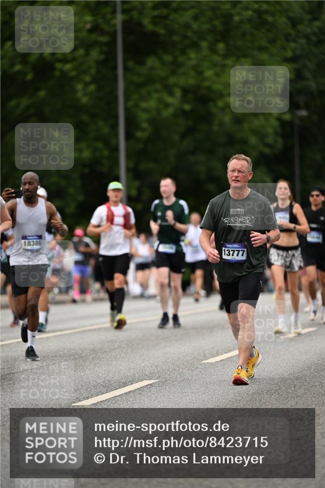 29.06.2025 - hella hamburg halbmarathon Dr. Thomas Lammeyer http://msf.ph/oto/8423715 29.06.2025 10:49:04 Kennedybrücke 1273, 1685, 1713, 2186, 2692, 3238, 3506, 3596, 4215, 5730, 5731, 6002, 6036, 6895, 6922, 7541, 7610, 7818, 10223, 10303, 10304 meine-sportfotos.de