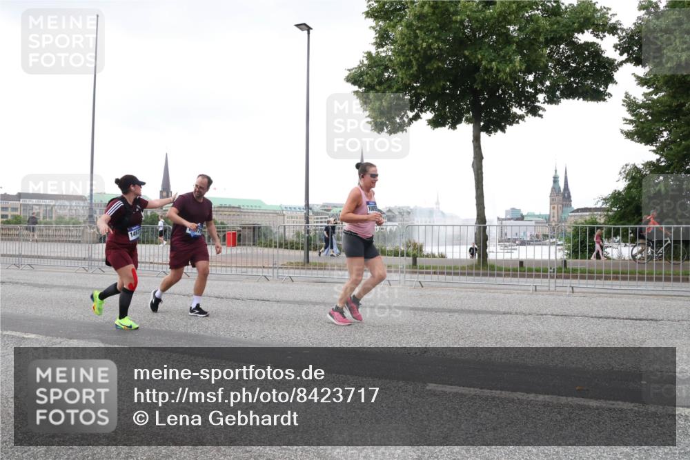 29.06.2025 - hella hamburg halbmarathon Lena Gebhardt http://msf.ph/oto/8423717 29.06.2025 10:53:10 Lombardsbrücke 1497, 979, 0001, 10055, 1340, 1369, 1900, 1906, 2065, 2146, 2291, 2409, 2701, 2988, 3226, 3227, 3787, 4195, 4626, 4729, 5428, 5815, 6135, 6521, 7032, 7068, 7483, 7681, 7737, 7876, 8189, 8212, 8414, 8515, 8641, 8906, 9545, 9685, 9764, 10043, 10055, 10175, 10417, 10490, 10568, 10661, 10879, 10981, 11520, 11524, 11919, 12127, 12128, 12193, 12219, 12700, 12994, 13489, 13916, 13917, 14009, 14038, 14765, 14807, 14977, 14979, 16137 meine-sportfotos.de
