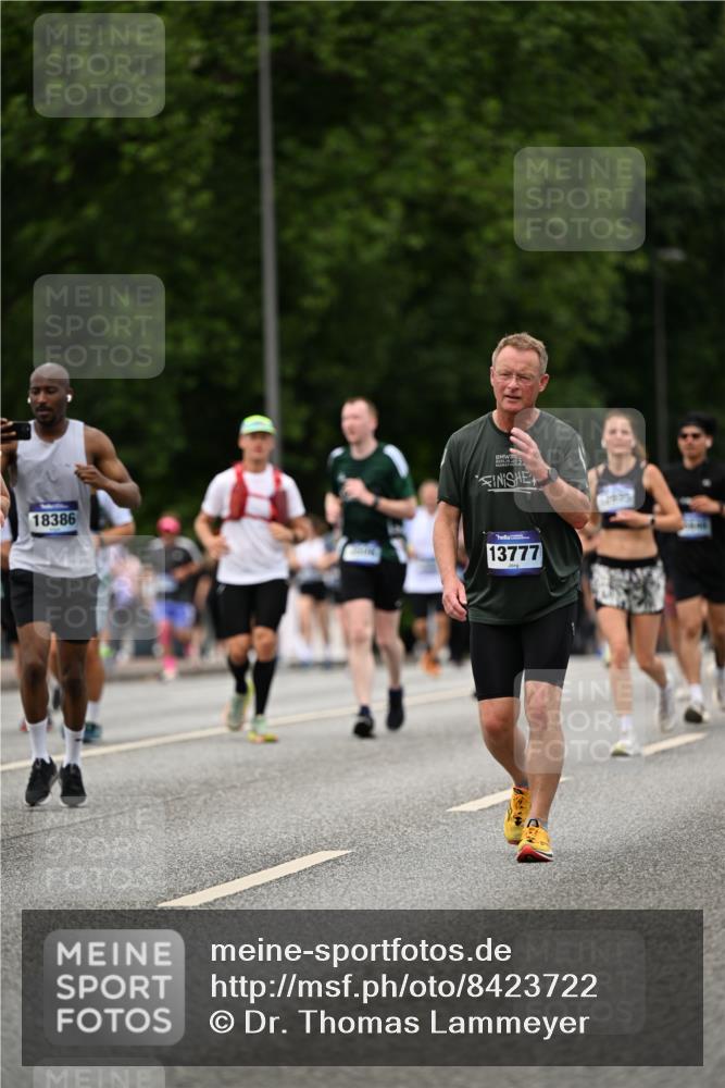 29.06.2025 - hella hamburg halbmarathon Dr. Thomas Lammeyer http://msf.ph/oto/8423722 29.06.2025 10:49:04 Kennedybrücke 1273, 1685, 1713, 2186, 2692, 3238, 3506, 3596, 4215, 5730, 5731, 6002, 6036, 6895, 6922, 7541, 7610, 7818, 10223, 10303, 10304 meine-sportfotos.de