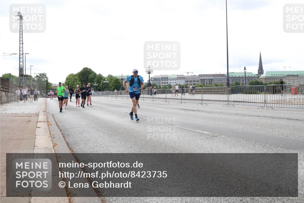 29.06.2025 - hella hamburg halbmarathon Lena Gebhardt http://msf.ph/oto/8423735 29.06.2025 10:28:18 Lombardsbrücke 13296, 1148, 3445, 5177, 5369, 5604, 5718, 5847, 5903, 5939, 6418, 6632, 7497, 7667, 7980, 8215, 8327, 9567, 9653, 9654, 9855, 10434, 11692, 11739, 12780, 12823, 12842, 13045, 13296, 13400, 13568, 13678, 13860, 14017, 14155, 15123, 15607, 15608, 16125, 16569, 16804, 18256, 18293, 18604, 19180 meine-sportfotos.de