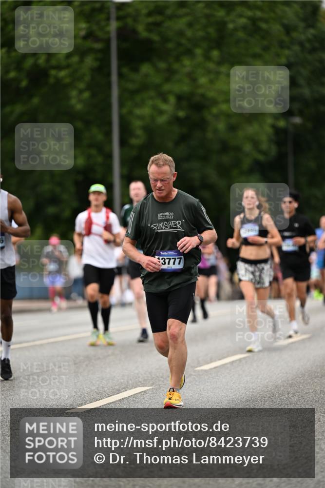 29.06.2025 - hella hamburg halbmarathon Dr. Thomas Lammeyer http://msf.ph/oto/8423739 29.06.2025 10:49:05 Kennedybrücke 1273, 1685, 1713, 2186, 2692, 3238, 3506, 3596, 4215, 5730, 5731, 6002, 6036, 6895, 6922, 7541, 7610, 7818, 8605, 10223, 10303, 10304 meine-sportfotos.de