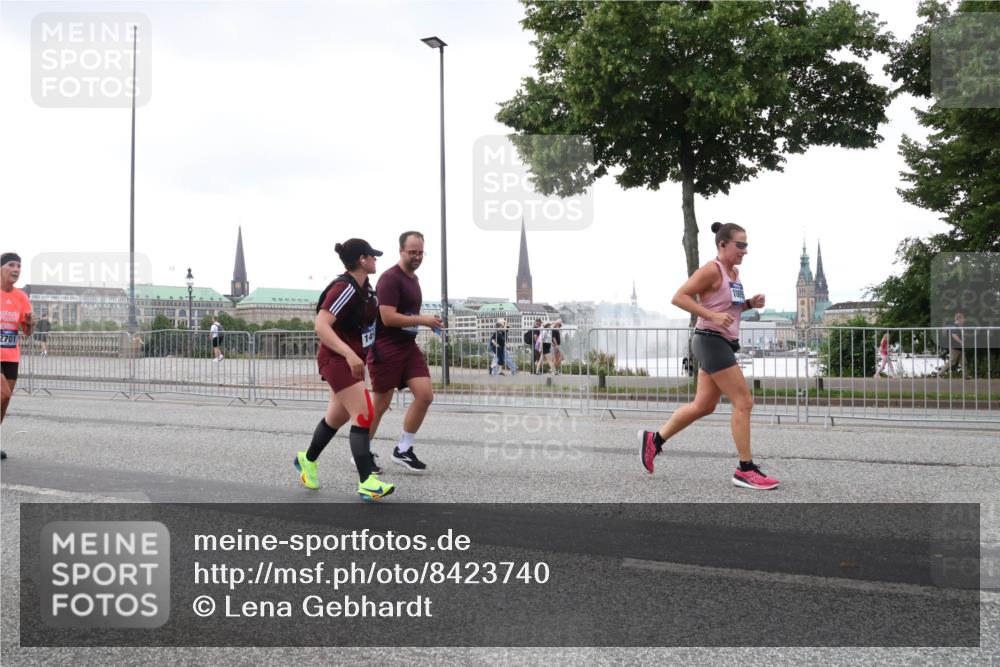 29.06.2025 - hella hamburg halbmarathon Lena Gebhardt http://msf.ph/oto/8423740 29.06.2025 10:53:10 Lombardsbrücke 2701, 14, 1340, 1369, 1900, 1906, 2065, 2146, 2291, 2409, 2701, 2988, 3226, 3227, 3787, 4195, 4626, 4729, 5428, 5815, 6135, 6521, 7032, 7068, 7483, 7681, 7737, 7876, 8189, 8212, 8414, 8515, 8641, 8906, 9545, 9685, 9764, 10043, 10055, 10175, 10417, 10490, 10568, 10661, 10879, 10981, 11520, 11524, 11919, 12127, 12128, 12193, 12219, 12700, 12994, 13489, 13916, 13917, 14009, 14038, 14765, 14807, 14977, 14979, 16137 meine-sportfotos.de