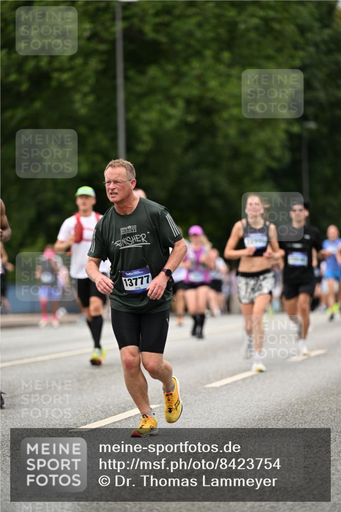 29.06.2025 - hella hamburg halbmarathon Dr. Thomas Lammeyer http://msf.ph/oto/8423754 29.06.2025 10:49:05 Kennedybrücke 1273, 1685, 1713, 2186, 2692, 3238, 3506, 3596, 4215, 5730, 5731, 6002, 6036, 6895, 6922, 7541, 7610, 7818, 8605, 10223, 10303, 10304 meine-sportfotos.de