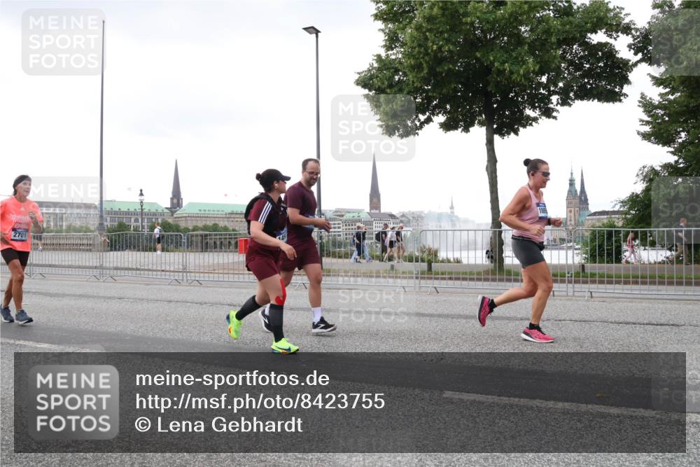 29.06.2025 - hella hamburg halbmarathon Lena Gebhardt http://msf.ph/oto/8423755 29.06.2025 10:53:11 Lombardsbrücke 2701, 1340, 1900, 1906, 2065, 2146, 2291, 2409, 2701, 2988, 3226, 3787, 4195, 4626, 4729, 5428, 5815, 6135, 6521, 7032, 7068, 7483, 7681, 7737, 7876, 8189, 8212, 8414, 8515, 8641, 8906, 9545, 9685, 9764, 10043, 10055, 10175, 10417, 10490, 10568, 10661, 10879, 10981, 11520, 11524, 11919, 12127, 12128, 12193, 12219, 12700, 12994, 13489, 13916, 13917, 14009, 14038, 14765, 14807, 14977, 14979, 16137 meine-sportfotos.de