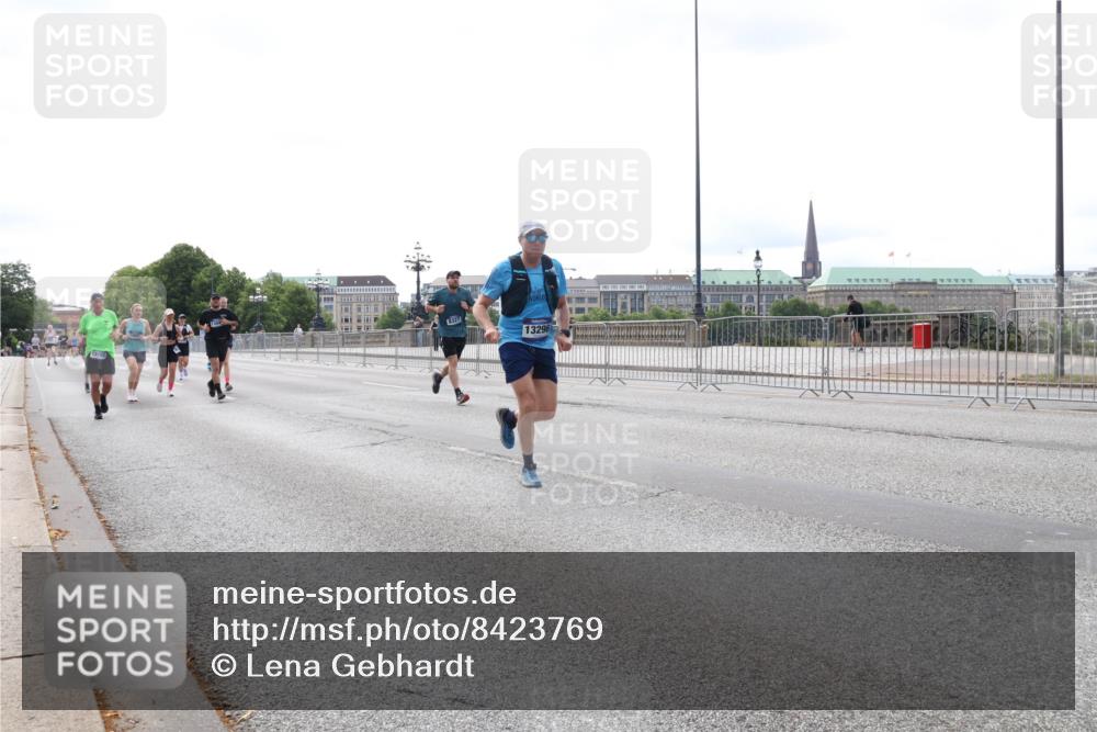 29.06.2025 - hella hamburg halbmarathon Lena Gebhardt http://msf.ph/oto/8423769 29.06.2025 10:28:19 Lombardsbrücke 12780, 13290, 1148, 3445, 5369, 5604, 5718, 5847, 5903, 5939, 6418, 6632, 7497, 7667, 7980, 8215, 8327, 9567, 9653, 9654, 9855, 10434, 11692, 11739, 12780, 12823, 12842, 13045, 13296, 13400, 13568, 13678, 13860, 14017, 14155, 15123, 15607, 15608, 16125, 16569, 16804, 18256, 18293, 18604, 19180 meine-sportfotos.de