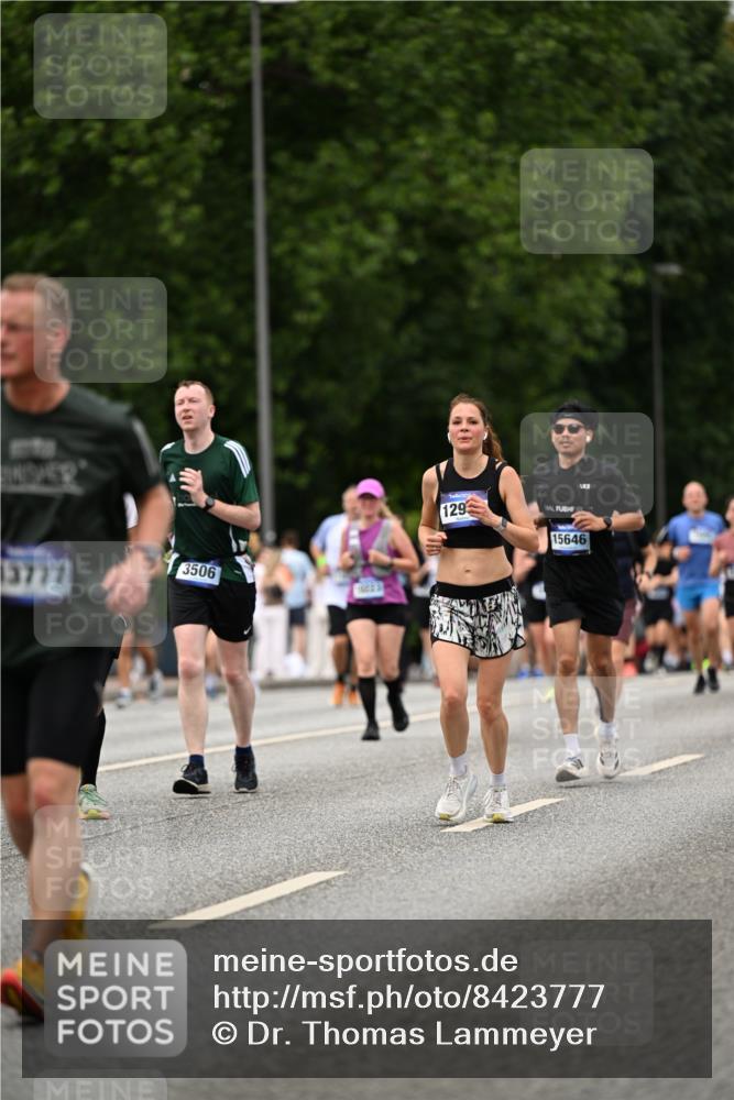 29.06.2025 - hella hamburg halbmarathon Dr. Thomas Lammeyer http://msf.ph/oto/8423777 29.06.2025 10:49:06 Kennedybrücke 1273, 1685, 1713, 2186, 2692, 3238, 3506, 3596, 4215, 5730, 5731, 6002, 6036, 6895, 6922, 7541, 7610, 7818, 8605, 10223, 10303, 10304 meine-sportfotos.de