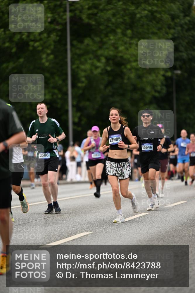 29.06.2025 - hella hamburg halbmarathon Dr. Thomas Lammeyer http://msf.ph/oto/8423788 29.06.2025 10:49:06 Kennedybrücke 1273, 1685, 1713, 2186, 2692, 3238, 3506, 3596, 4215, 5730, 5731, 6002, 6036, 6895, 6922, 7541, 7610, 7818, 8605, 10223, 10303, 10304 meine-sportfotos.de