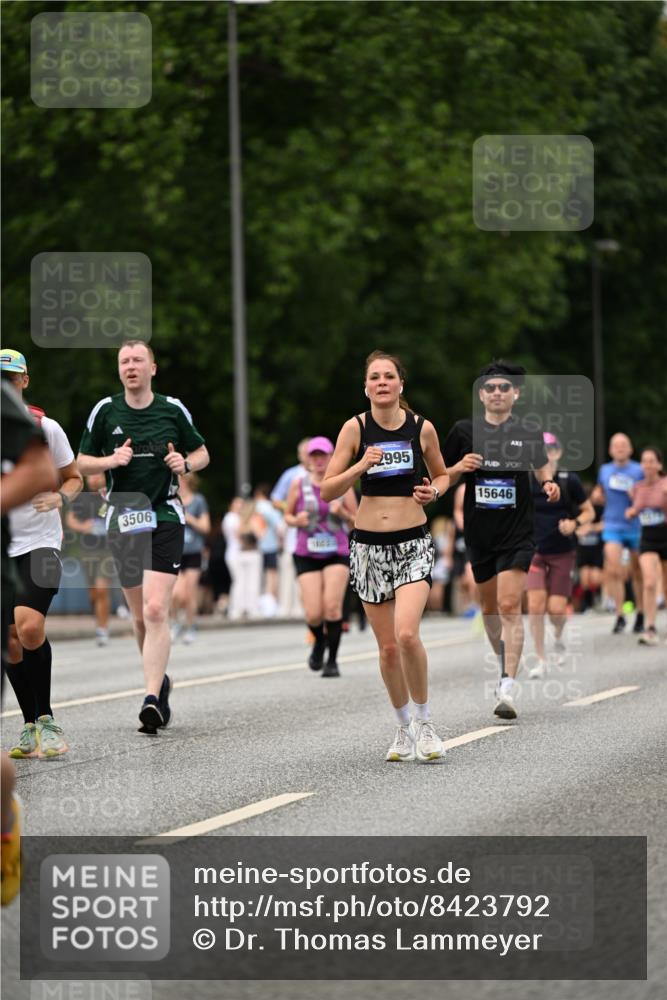 29.06.2025 - hella hamburg halbmarathon Dr. Thomas Lammeyer http://msf.ph/oto/8423792 29.06.2025 10:49:06 Kennedybrücke 1273, 1685, 1713, 2186, 2692, 3238, 3506, 3596, 4215, 5730, 5731, 6002, 6036, 6895, 6922, 7541, 7610, 7818, 8605, 10223, 10303, 10304 meine-sportfotos.de