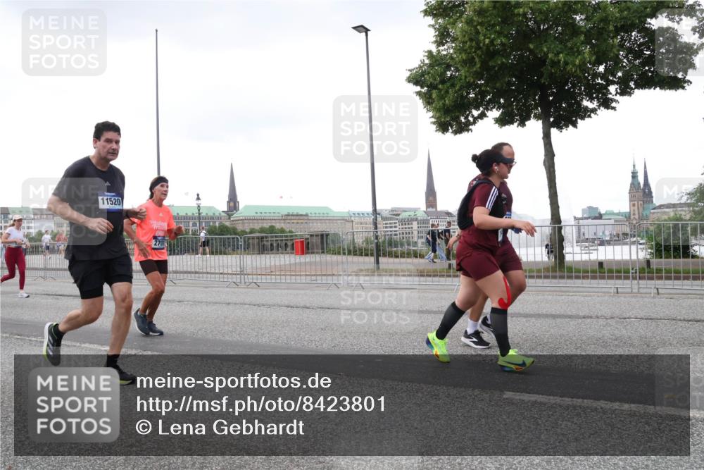 29.06.2025 - hella hamburg halbmarathon Lena Gebhardt http://msf.ph/oto/8423801 29.06.2025 10:53:11 Lombardsbrücke 11520, 1340, 1900, 1906, 2065, 2146, 2291, 2409, 2701, 2988, 3226, 3787, 4195, 4626, 4729, 5428, 5815, 6135, 6521, 7032, 7068, 7483, 7681, 7737, 7876, 8189, 8212, 8414, 8515, 8641, 8906, 9545, 9685, 9764, 10043, 10055, 10175, 10417, 10490, 10568, 10661, 10879, 10981, 11520, 11524, 11919, 12127, 12128, 12193, 12219, 12700, 12994, 13489, 13916, 13917, 14009, 14038, 14765, 14807, 14977, 14979, 16137 meine-sportfotos.de