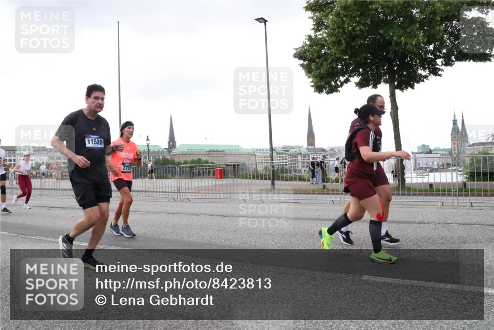 29.06.2025 - hella hamburg halbmarathon Lena Gebhardt http://msf.ph/oto/8423813 29.06.2025 10:53:11 Lombardsbrücke 11520, 2701, 1340, 1900, 1906, 2065, 2146, 2291, 2409, 2701, 2988, 3226, 3787, 4195, 4626, 4729, 5428, 5815, 6135, 6521, 7032, 7068, 7483, 7681, 7737, 7876, 8189, 8212, 8414, 8515, 8641, 8906, 9545, 9685, 9764, 10043, 10055, 10175, 10417, 10490, 10568, 10661, 10879, 10981, 11520, 11524, 11919, 12127, 12128, 12193, 12219, 12700, 12994, 13489, 13916, 13917, 14009, 14038, 14765, 14807, 14977, 14979, 16137 meine-sportfotos.de