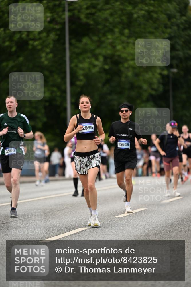 29.06.2025 - hella hamburg halbmarathon Dr. Thomas Lammeyer http://msf.ph/oto/8423825 29.06.2025 10:49:07 Kennedybrücke 1273, 1685, 1713, 2186, 2692, 3238, 3506, 3596, 4215, 5730, 5731, 6002, 6895, 6922, 7541, 7610, 7818, 8605, 10223, 10303, 10304 meine-sportfotos.de