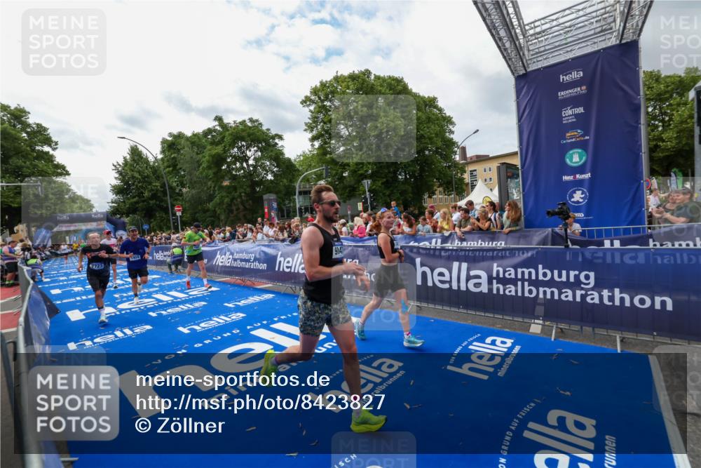 29.06.2025 - hella hamburg halbmarathon Zöllner http://msf.ph/oto/8423827 29.06.2025 10:33:23 Ziel 1959, 4679, 7723, 9047, 14167, 16881, 17175, 17489, 18455 meine-sportfotos.de