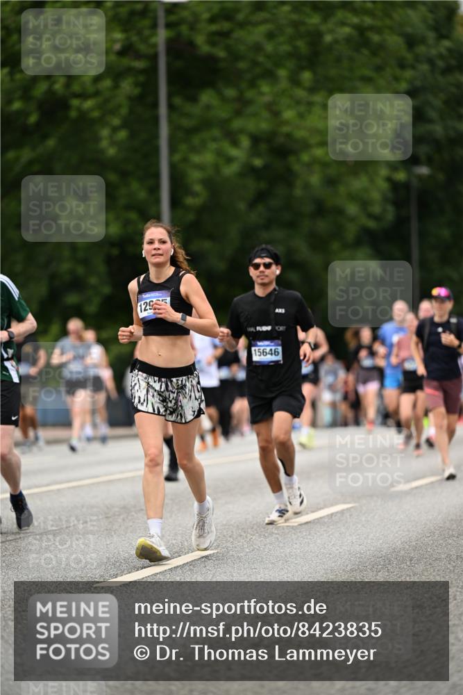 29.06.2025 - hella hamburg halbmarathon Dr. Thomas Lammeyer http://msf.ph/oto/8423835 29.06.2025 10:49:08 Kennedybrücke 1273, 1685, 1713, 2692, 3238, 3506, 3596, 4215, 5730, 5731, 6002, 6895, 6922, 7541, 7610, 7818, 8605, 10223, 10303, 10304 meine-sportfotos.de