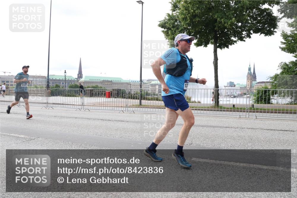 29.06.2025 - hella hamburg halbmarathon Lena Gebhardt http://msf.ph/oto/8423836 29.06.2025 10:28:20 Lombardsbrücke 8327, 13, 1148, 3445, 5369, 5604, 5718, 5847, 5903, 5939, 6418, 6632, 7497, 7667, 7980, 8215, 8327, 8560, 9567, 9653, 9654, 9716, 9855, 10434, 11692, 11739, 12780, 12842, 13045, 13296, 13400, 13568, 13678, 13860, 14017, 14155, 15123, 15608, 16125, 18256, 18293, 18604, 19180 meine-sportfotos.de