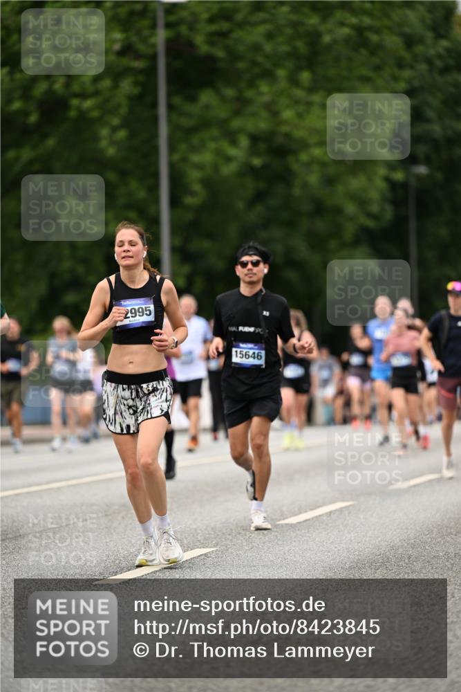 29.06.2025 - hella hamburg halbmarathon Dr. Thomas Lammeyer http://msf.ph/oto/8423845 29.06.2025 10:49:08 Kennedybrücke 1273, 1685, 1713, 2692, 3238, 3506, 3596, 4215, 5730, 5731, 6002, 6895, 6922, 7541, 7610, 7818, 8605, 10223, 10303, 10304 meine-sportfotos.de