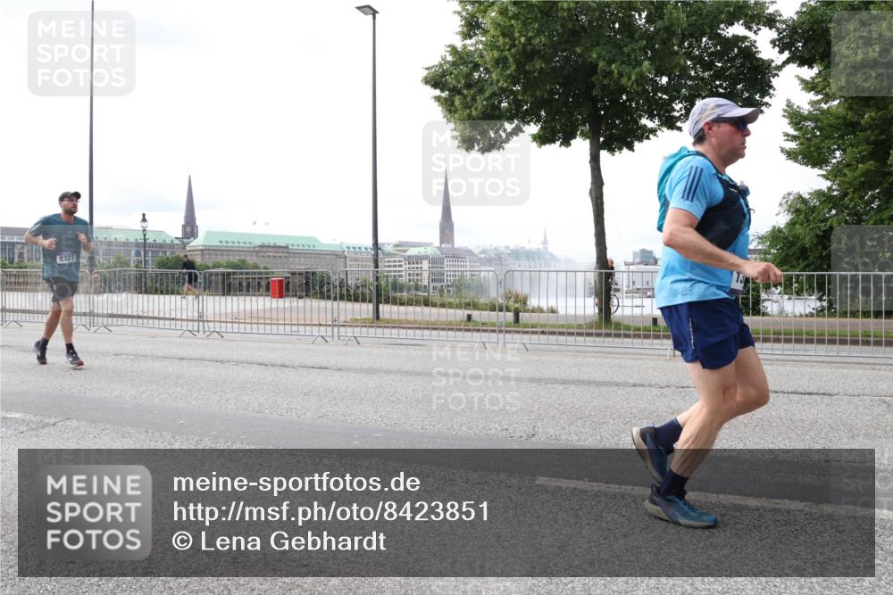 29.06.2025 - hella hamburg halbmarathon Lena Gebhardt http://msf.ph/oto/8423851 29.06.2025 10:28:20 Lombardsbrücke 8327, 1148, 3445, 5369, 5604, 5718, 5847, 5903, 5939, 6418, 6632, 7497, 7667, 7980, 8215, 8327, 8560, 9567, 9653, 9654, 9716, 9855, 10434, 11692, 11739, 12780, 12842, 13045, 13296, 13400, 13568, 13678, 13860, 14017, 14155, 15123, 15608, 16125, 18256, 18293, 18604, 19180 meine-sportfotos.de