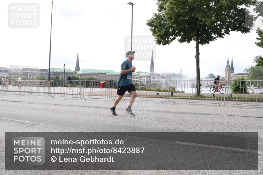 29.06.2025 - hella hamburg halbmarathon Lena Gebhardt http://msf.ph/oto/8423887 29.06.2025 10:28:22 Lombardsbrücke 8327, 1148, 3445, 5369, 5604, 5718, 5847, 5903, 5939, 6418, 6632, 7497, 7667, 7980, 8215, 8327, 8560, 9567, 9642, 9653, 9654, 9716, 9855, 10434, 11692, 11739, 12780, 12842, 13045, 13296, 13400, 13568, 13678, 14017, 14155, 15123, 15608, 16125, 18256, 18293, 18604, 19180 meine-sportfotos.de