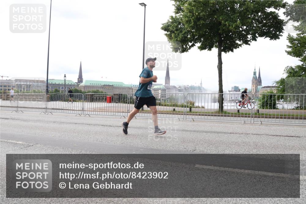 29.06.2025 - hella hamburg halbmarathon Lena Gebhardt http://msf.ph/oto/8423902 29.06.2025 10:28:22 Lombardsbrücke 1148, 3445, 5369, 5604, 5718, 5847, 5903, 5939, 6418, 6632, 7497, 7667, 7980, 8215, 8327, 8560, 9567, 9642, 9653, 9654, 9716, 9855, 10434, 11692, 11739, 12780, 12842, 13045, 13296, 13400, 13568, 13678, 14017, 14155, 15123, 15608, 16125, 18256, 18293, 18604, 19180 meine-sportfotos.de