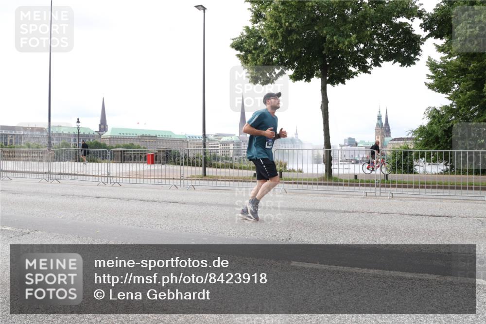 29.06.2025 - hella hamburg halbmarathon Lena Gebhardt http://msf.ph/oto/8423918 29.06.2025 10:28:22 Lombardsbrücke 832, 1148, 3445, 5369, 5604, 5718, 5847, 5903, 5939, 6418, 6632, 7497, 7667, 7980, 8215, 8327, 8560, 9567, 9642, 9653, 9654, 9716, 9855, 10434, 11692, 11739, 12780, 12842, 13045, 13296, 13400, 13568, 13678, 14017, 14155, 15123, 15608, 16125, 18256, 18293, 18604, 19180 meine-sportfotos.de