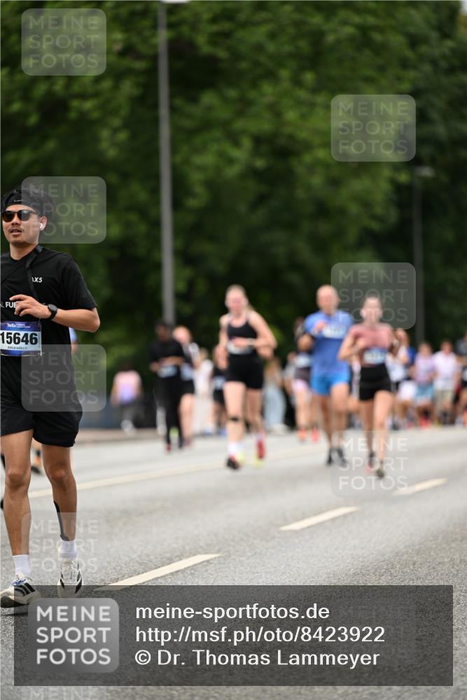 29.06.2025 - hella hamburg halbmarathon Dr. Thomas Lammeyer http://msf.ph/oto/8423922 29.06.2025 10:49:10 Kennedybrücke 1273, 1685, 1713, 3238, 3506, 4215, 5730, 5731, 6002, 6895, 6922, 7216, 7541, 7610, 7818, 8605, 9084, 9085, 10223, 10303, 10304 meine-sportfotos.de