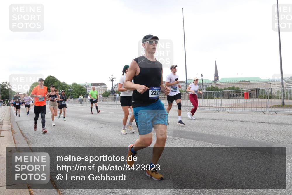 29.06.2025 - hella hamburg halbmarathon Lena Gebhardt http://msf.ph/oto/8423923 29.06.2025 10:53:13 Lombardsbrücke 16156, 1348, 2291, 10661, 1340, 1900, 1906, 2065, 2146, 2291, 2409, 2701, 2988, 3226, 3787, 4195, 4626, 4729, 5428, 5562, 5815, 6041, 6044, 6135, 6521, 7032, 7068, 7483, 7681, 7737, 7876, 8189, 8212, 8414, 8515, 8906, 9545, 9685, 9764, 10043, 10055, 10175, 10417, 10490, 10568, 10661, 10981, 11520, 11524, 11919, 12127, 12128, 12193, 12219, 12700, 13489, 13916, 13917, 14009, 14038, 14765, 14807, 14977, 14979, 16137 meine-sportfotos.de