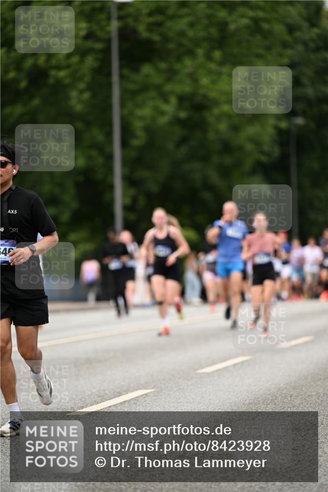 29.06.2025 - hella hamburg halbmarathon Dr. Thomas Lammeyer http://msf.ph/oto/8423928 29.06.2025 10:49:10 Kennedybrücke 1273, 1685, 1713, 3238, 3506, 4215, 5730, 5731, 6002, 6895, 6922, 7216, 7541, 7610, 7818, 8605, 9084, 9085, 10223, 10303, 10304 meine-sportfotos.de