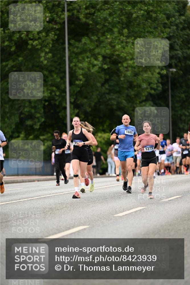 29.06.2025 - hella hamburg halbmarathon Dr. Thomas Lammeyer http://msf.ph/oto/8423939 29.06.2025 10:49:11 Kennedybrücke 1273, 1685, 1713, 3238, 3506, 4215, 5730, 5731, 6002, 6895, 6922, 7216, 7541, 7610, 7818, 8605, 9084, 9085, 10223, 10303, 10304 meine-sportfotos.de