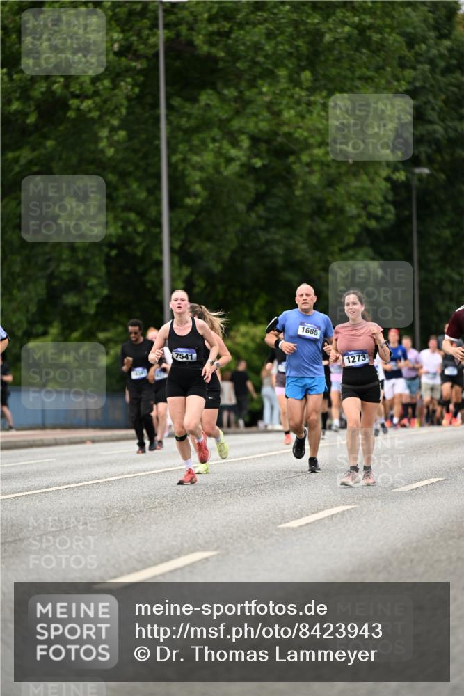 29.06.2025 - hella hamburg halbmarathon Dr. Thomas Lammeyer http://msf.ph/oto/8423943 29.06.2025 10:49:11 Kennedybrücke 1273, 1685, 1713, 3238, 3506, 4215, 5730, 5731, 6002, 6895, 6922, 7216, 7541, 7610, 7818, 8605, 9084, 9085, 10223, 10303, 10304 meine-sportfotos.de