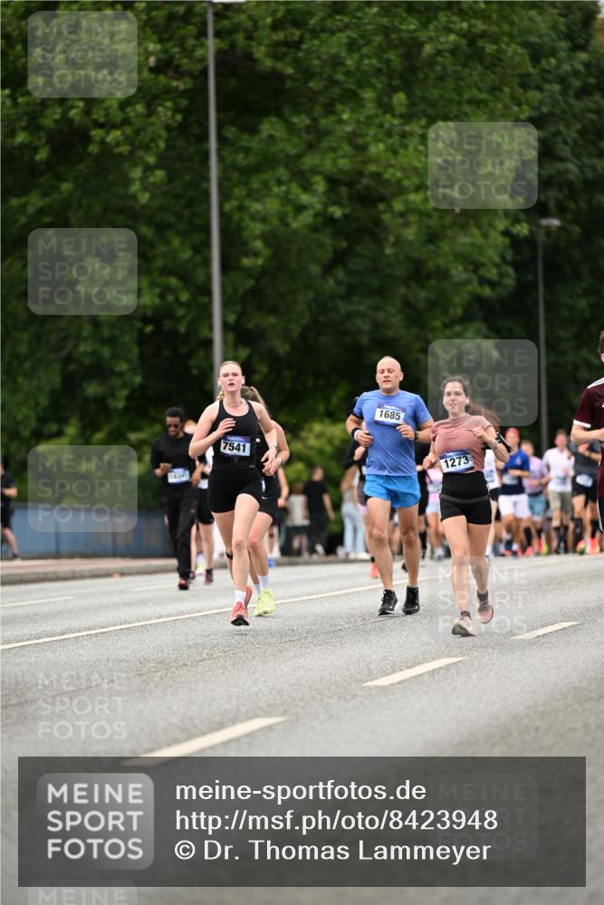 29.06.2025 - hella hamburg halbmarathon Dr. Thomas Lammeyer http://msf.ph/oto/8423948 29.06.2025 10:49:11 Kennedybrücke 1273, 1685, 1713, 3238, 3506, 4215, 5730, 5731, 6002, 6895, 6922, 7216, 7541, 7610, 7818, 8605, 9084, 9085, 10223, 10303, 10304 meine-sportfotos.de