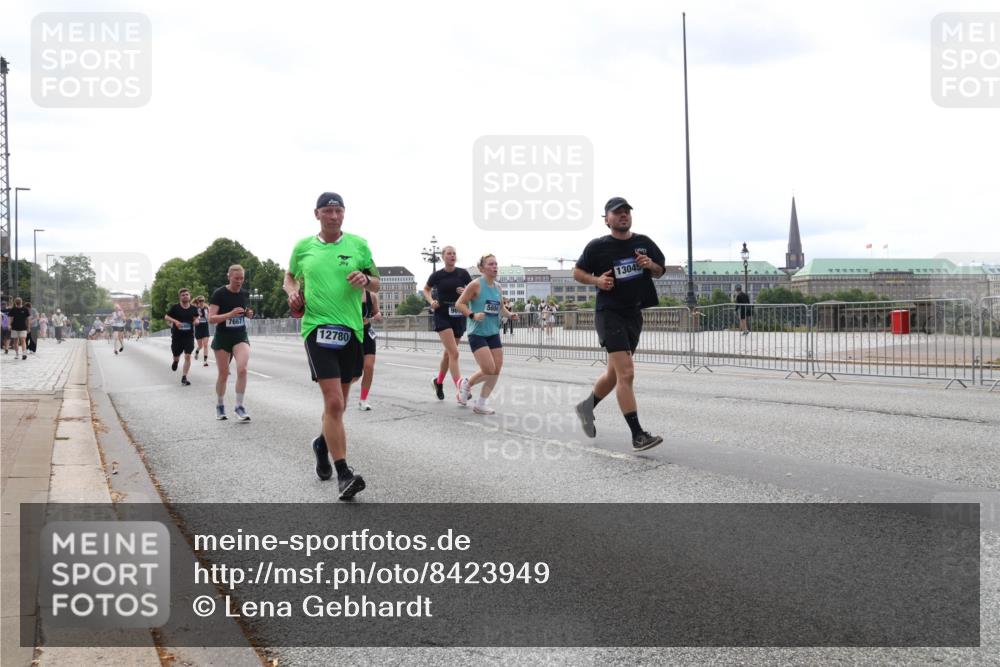 29.06.2025 - hella hamburg halbmarathon Lena Gebhardt http://msf.ph/oto/8423949 29.06.2025 10:28:23 Lombardsbrücke 7667, 12780, 13045, 1148, 3445, 5369, 5604, 5718, 5847, 5903, 5939, 6102, 6418, 6632, 7497, 7667, 7980, 8215, 8327, 8560, 9567, 9642, 9653, 9654, 9716, 9855, 10434, 11692, 11739, 12780, 12842, 13045, 13296, 13400, 13568, 13678, 14017, 14155, 15123, 15608, 16125, 18256, 18293, 18604, 19180 meine-sportfotos.de