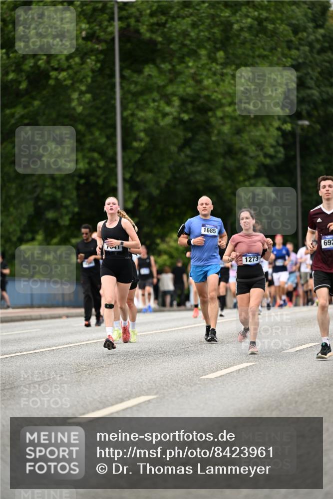 29.06.2025 - hella hamburg halbmarathon Dr. Thomas Lammeyer http://msf.ph/oto/8423961 29.06.2025 10:49:12 Kennedybrücke 1273, 1685, 1713, 3238, 3506, 4215, 5730, 5731, 6002, 6922, 7216, 7541, 7610, 7818, 8605, 9084, 9085, 10223, 10303, 10304 meine-sportfotos.de