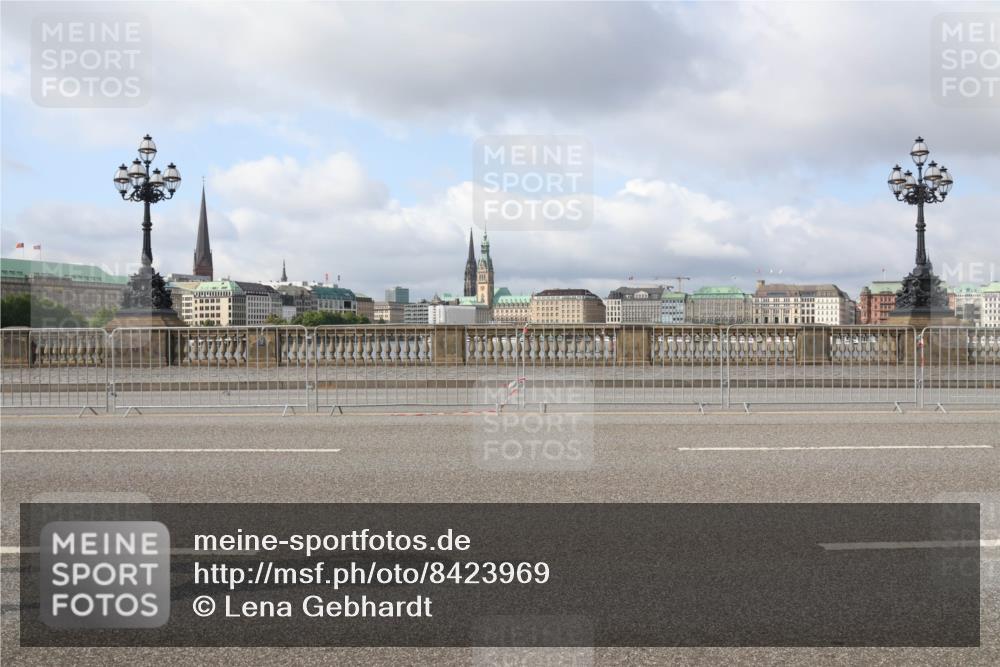 29.06.2025 - hella hamburg halbmarathon Lena Gebhardt http://msf.ph/oto/8423969 29.06.2025 08:58:13 Lombardsbrücke  meine-sportfotos.de