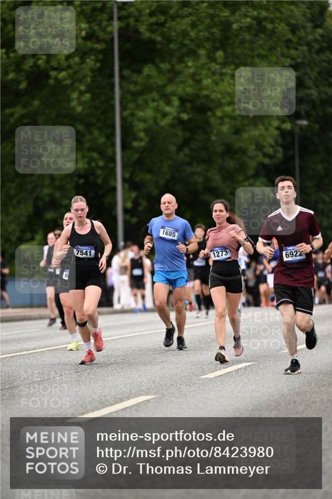 29.06.2025 - hella hamburg halbmarathon Dr. Thomas Lammeyer http://msf.ph/oto/8423980 29.06.2025 10:49:13 Kennedybrücke 1273, 1685, 1713, 3238, 3506, 4215, 5730, 5731, 6002, 6922, 7216, 7541, 7610, 7818, 8605, 9084, 9085, 10223, 10303, 10304 meine-sportfotos.de
