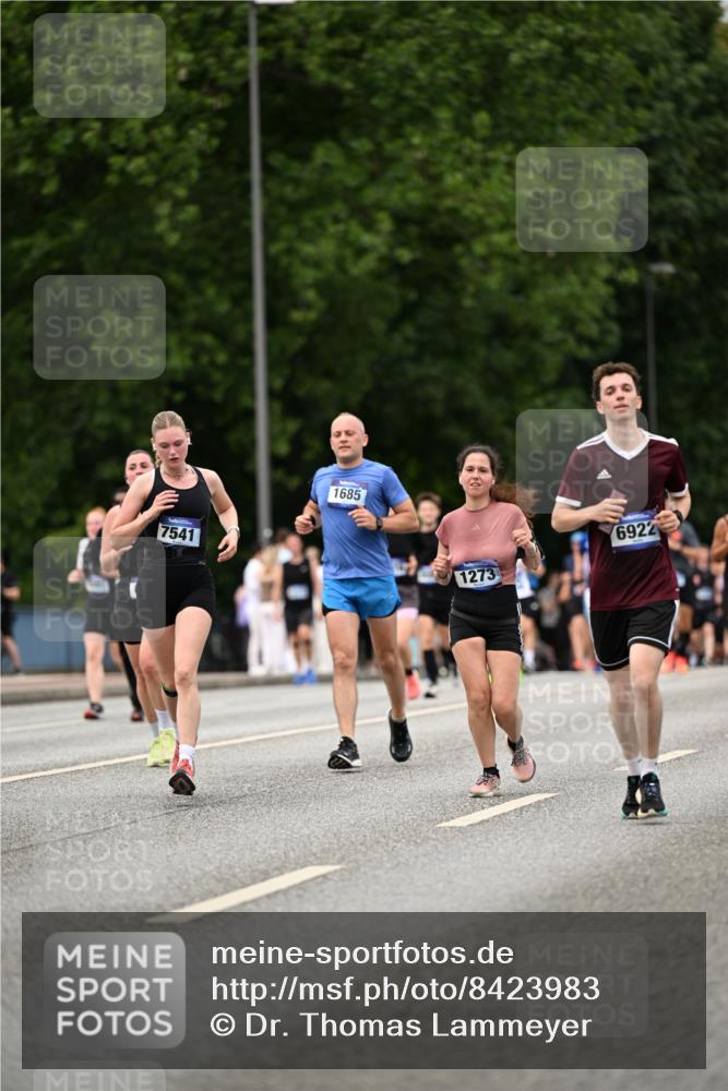 29.06.2025 - hella hamburg halbmarathon Dr. Thomas Lammeyer http://msf.ph/oto/8423983 29.06.2025 10:49:13 Kennedybrücke 1273, 1685, 1713, 3238, 3506, 4215, 5730, 5731, 6002, 6922, 7216, 7541, 7610, 7818, 8605, 9084, 9085, 10223, 10303, 10304 meine-sportfotos.de