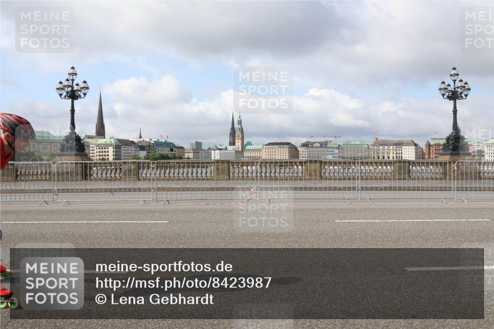 29.06.2025 - hella hamburg halbmarathon Lena Gebhardt http://msf.ph/oto/8423987 29.06.2025 08:58:13 Lombardsbrücke  meine-sportfotos.de