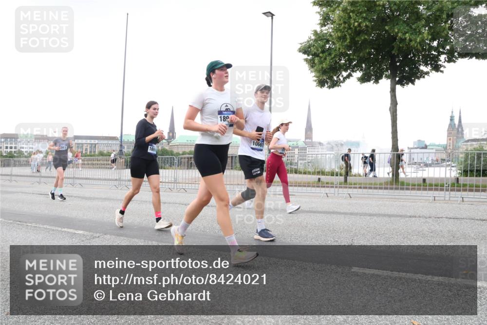29.06.2025 - hella hamburg halbmarathon Lena Gebhardt http://msf.ph/oto/8424021 29.06.2025 10:53:14 Lombardsbrücke 165, 189, 10661, 1340, 1709, 1900, 1906, 1984, 2065, 2146, 2291, 2409, 2701, 2988, 3226, 3787, 4195, 4626, 4729, 5428, 5562, 5815, 6041, 6044, 6135, 6521, 7032, 7068, 7483, 7681, 7737, 7876, 8189, 8212, 8414, 8515, 8906, 9456, 9545, 9685, 9764, 9785, 10043, 10055, 10175, 10417, 10490, 10568, 10661, 10981, 11520, 11524, 11919, 12127, 12128, 12193, 12219, 12700, 13489, 13916, 13917, 14009, 14038, 14765, 14807, 14977, 14979, 16137 meine-sportfotos.de