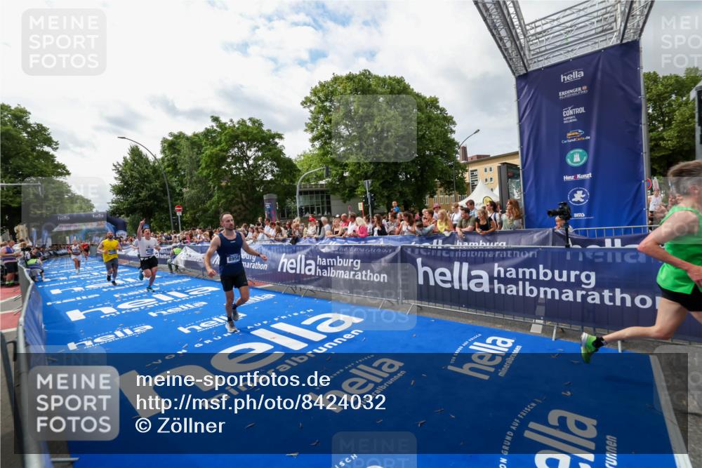 29.06.2025 - hella hamburg halbmarathon Zöllner http://msf.ph/oto/8424032 29.06.2025 10:33:33 Ziel 4602, 8956, 15326, 16931, 17056, 18731, 18854 meine-sportfotos.de