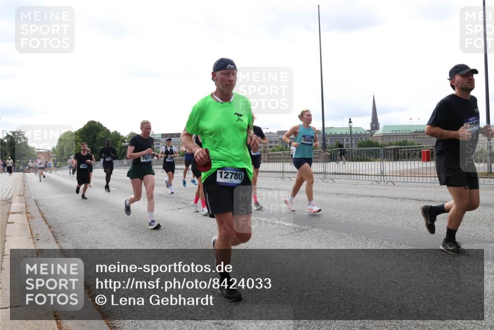29.06.2025 - hella hamburg halbmarathon Lena Gebhardt http://msf.ph/oto/8424033 29.06.2025 10:28:23 Lombardsbrücke 5604, 3045, 7667, 12780, 1148, 3445, 5369, 5604, 5718, 5847, 5903, 5939, 6102, 6418, 6632, 7497, 7667, 7980, 8215, 8327, 8560, 9567, 9642, 9653, 9654, 9716, 9855, 10434, 11692, 11739, 12780, 12842, 13045, 13296, 13400, 13568, 13678, 14017, 14155, 15123, 15608, 16125, 18256, 18293, 18604, 19180 meine-sportfotos.de