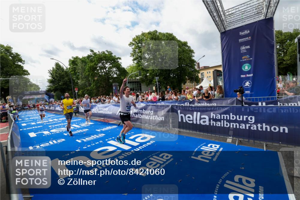 29.06.2025 - hella hamburg halbmarathon Zöllner http://msf.ph/oto/8424060 29.06.2025 10:33:34 Ziel 4602, 8312, 8956, 15326, 16931, 18731, 18854 meine-sportfotos.de