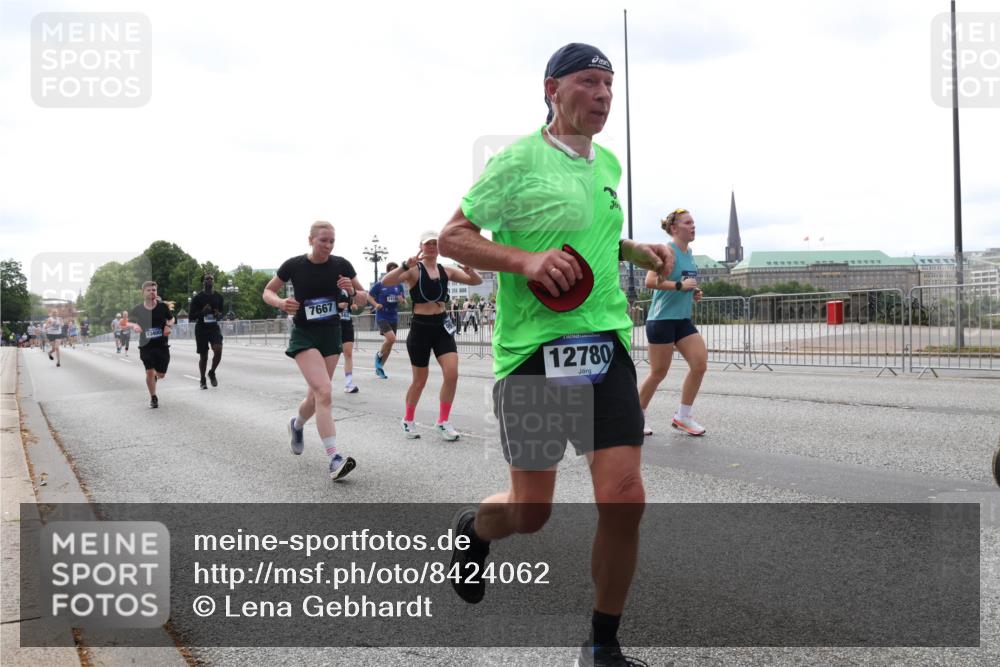 29.06.2025 - hella hamburg halbmarathon Lena Gebhardt http://msf.ph/oto/8424062 29.06.2025 10:28:24 Lombardsbrücke 13400, 7667, 12780, 3445, 5369, 5604, 5718, 5847, 5903, 5939, 6102, 6418, 6632, 7497, 7667, 7980, 8215, 8327, 8560, 9567, 9642, 9653, 9654, 9716, 9855, 10434, 11692, 11739, 12780, 12842, 13045, 13296, 13400, 13568, 13678, 14017, 14155, 15123, 15608, 16125, 18256, 18293, 18604, 19180 meine-sportfotos.de