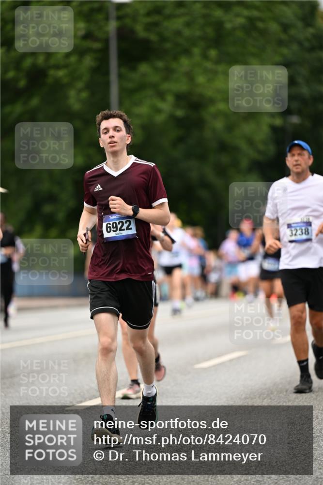 29.06.2025 - hella hamburg halbmarathon Dr. Thomas Lammeyer http://msf.ph/oto/8424070 29.06.2025 10:49:15 Kennedybrücke 1024, 1273, 1685, 1713, 3238, 3506, 4215, 5730, 5731, 6002, 6922, 7216, 7541, 7610, 7818, 8605, 8745, 9084, 9085, 10223, 10303, 10304 meine-sportfotos.de