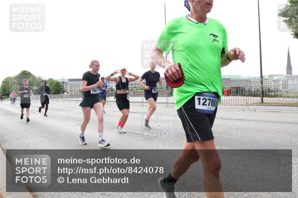 29.06.2025 - hella hamburg halbmarathon Lena Gebhardt http://msf.ph/oto/8424078 29.06.2025 10:28:24 Lombardsbrücke 13400, 7667, 12780, 3445, 5369, 5604, 5718, 5847, 5903, 5939, 6102, 6418, 6632, 7497, 7667, 7980, 8215, 8327, 8560, 9567, 9642, 9653, 9654, 9716, 9855, 10434, 11692, 11739, 12780, 12842, 13045, 13296, 13400, 13568, 13678, 14017, 14155, 15123, 15608, 16125, 18256, 18293, 18604, 19180 meine-sportfotos.de