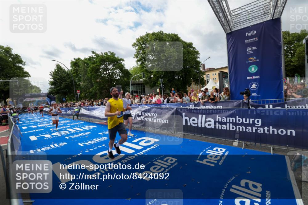 29.06.2025 - hella hamburg halbmarathon Zöllner http://msf.ph/oto/8424092 29.06.2025 10:33:35 Ziel 1053, 4602, 8312, 15326, 16931, 18731, 18854 meine-sportfotos.de