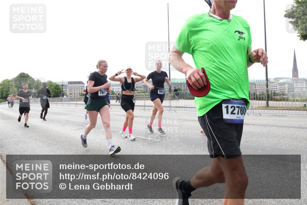 29.06.2025 - hella hamburg halbmarathon Lena Gebhardt http://msf.ph/oto/8424096 29.06.2025 10:28:24 Lombardsbrücke 400, 7667, 9654, 12780, 3445, 5369, 5604, 5718, 5847, 5903, 5939, 6102, 6418, 6632, 7497, 7667, 7980, 8215, 8327, 8560, 9567, 9642, 9653, 9654, 9716, 9855, 10434, 11692, 11739, 12780, 12842, 13045, 13296, 13400, 13568, 13678, 14017, 14155, 15123, 15608, 16125, 18256, 18293, 18604, 19180 meine-sportfotos.de