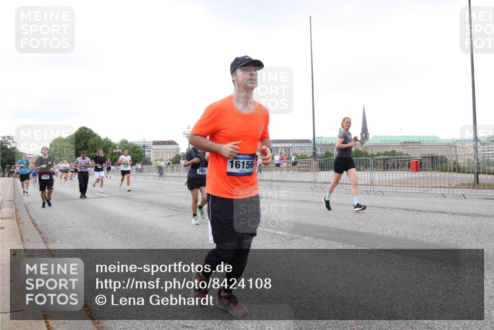29.06.2025 - hella hamburg halbmarathon Lena Gebhardt http://msf.ph/oto/8424108 29.06.2025 10:53:15 Lombardsbrücke 7483, 7681, 16156, 1340, 1709, 1900, 1906, 1984, 2065, 2146, 2291, 2409, 2701, 2988, 3226, 3787, 4195, 4595, 4626, 4729, 5428, 5562, 5815, 6041, 6044, 6135, 6521, 7032, 7068, 7483, 7611, 7681, 7737, 7876, 8189, 8212, 8414, 8515, 8906, 9456, 9545, 9685, 9764, 9785, 10043, 10055, 10175, 10417, 10490, 10568, 10661, 10981, 11520, 11524, 11919, 12127, 12128, 12193, 12219, 12700, 13489, 13916, 13917, 14009, 14038, 14765, 14807, 14977, 14979, 16137 meine-sportfotos.de