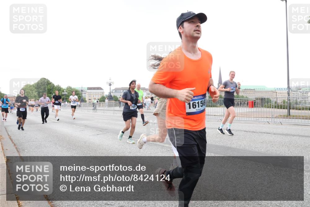 29.06.2025 - hella hamburg halbmarathon Lena Gebhardt http://msf.ph/oto/8424124 29.06.2025 10:53:16 Lombardsbrücke 7483, 7681, 16156, 083, 1340, 1709, 1900, 1906, 1984, 2065, 2146, 2291, 2409, 2701, 2988, 3226, 3787, 4195, 4595, 4626, 4729, 5428, 5562, 5815, 6041, 6044, 6135, 6521, 7068, 7483, 7611, 7681, 7737, 7876, 8189, 8212, 8414, 8515, 8906, 9456, 9545, 9685, 9764, 9785, 10043, 10055, 10175, 10417, 10490, 10568, 10661, 10981, 11520, 11524, 11919, 12127, 12128, 12193, 12219, 12700, 13489, 13916, 13917, 14009, 14038, 14765, 14807, 14977, 14979, 16137 meine-sportfotos.de