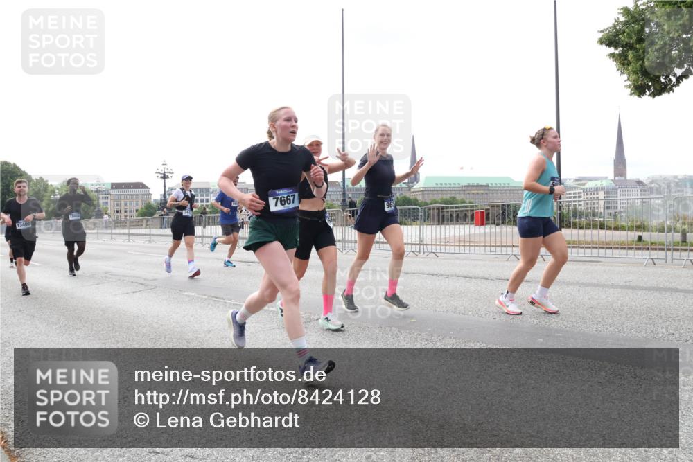 29.06.2025 - hella hamburg halbmarathon Lena Gebhardt http://msf.ph/oto/8424128 29.06.2025 10:28:24 Lombardsbrücke 13400, 7667, 965, 3445, 5369, 5604, 5718, 5847, 5903, 5939, 6102, 6418, 6632, 7497, 7667, 7980, 8215, 8327, 8560, 9567, 9642, 9653, 9654, 9716, 9855, 10434, 11692, 11739, 12780, 12842, 13045, 13296, 13400, 13568, 13678, 14017, 14155, 15123, 15608, 16125, 18256, 18293, 18604, 19180 meine-sportfotos.de